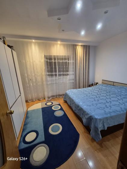 Apartament cu 3 camere decomandat în Stadion