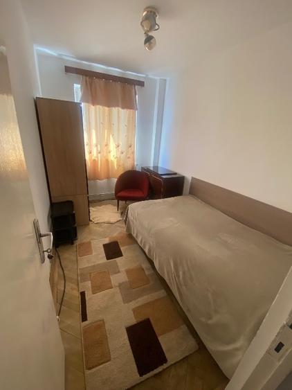 Apartament cu 3 camere semidecomandat în Vlahuță