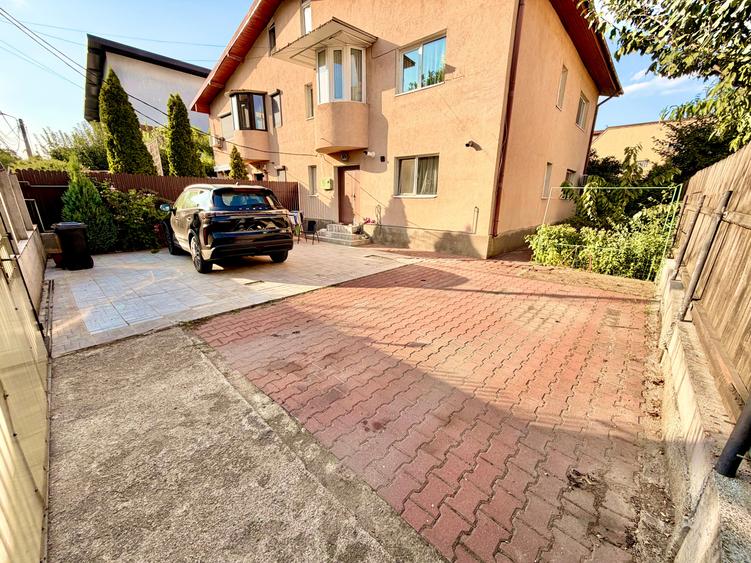 Duplex cu 4 camere cu Canalizare în Metalurgiei