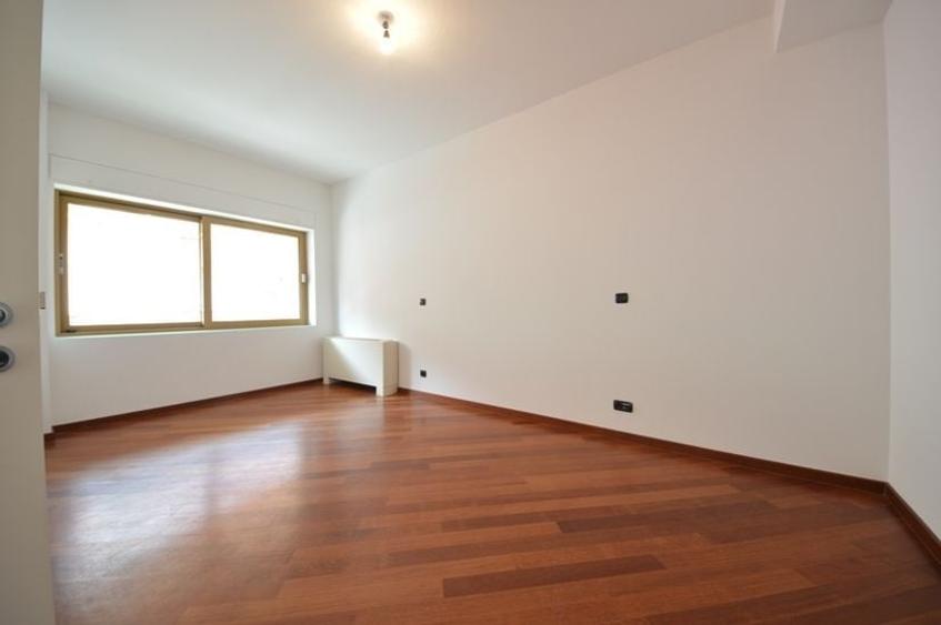 Apartament cu 5 camere decomandat în Primăverii