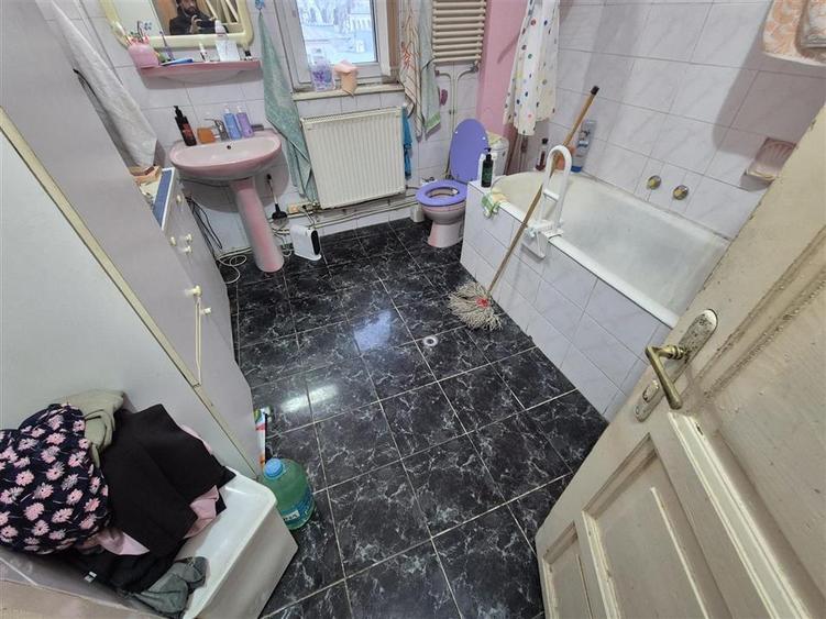 Apartament cu 3 camere nedecomandat în Călărași