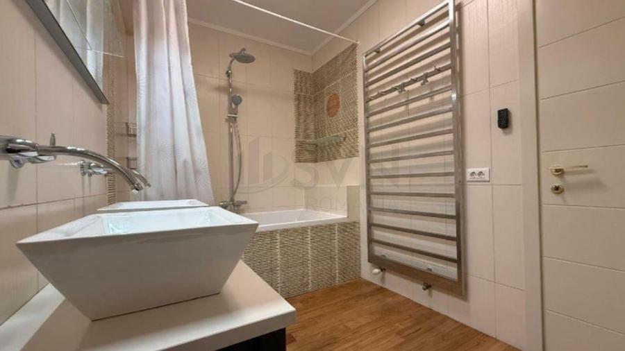 Apartament cu 4 camere decomandat, mobilat în Nordului