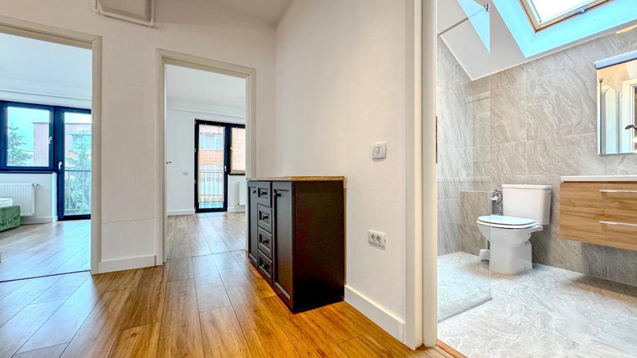 Penthouse cu 3 camere nedecomandat, mobilat în Gemenii