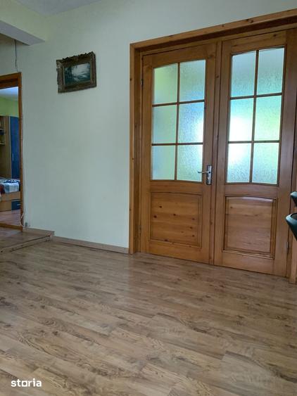 Casă cu 7 camere cu Teren 684 Mp în Km 4
