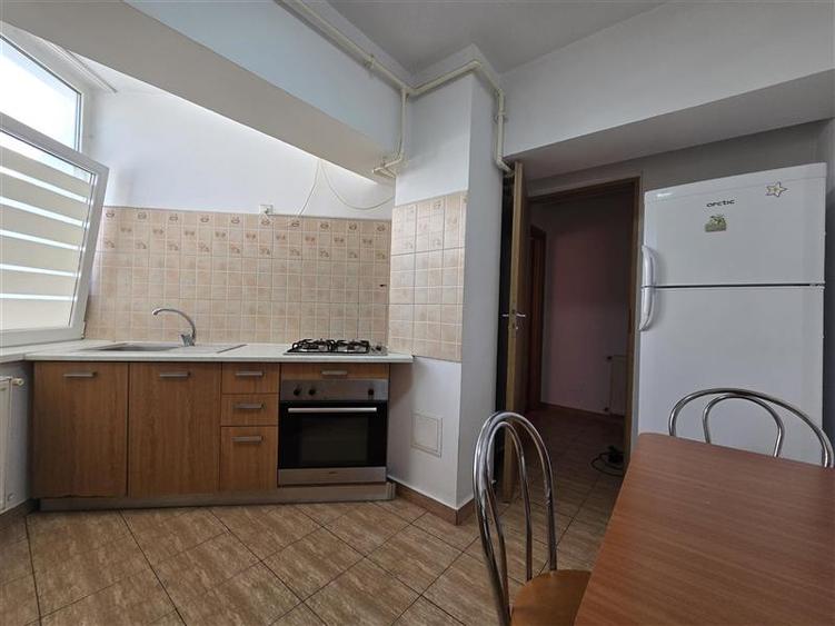 Apartament cu 2 camere semidecomandat, mobilat în 9 Mai