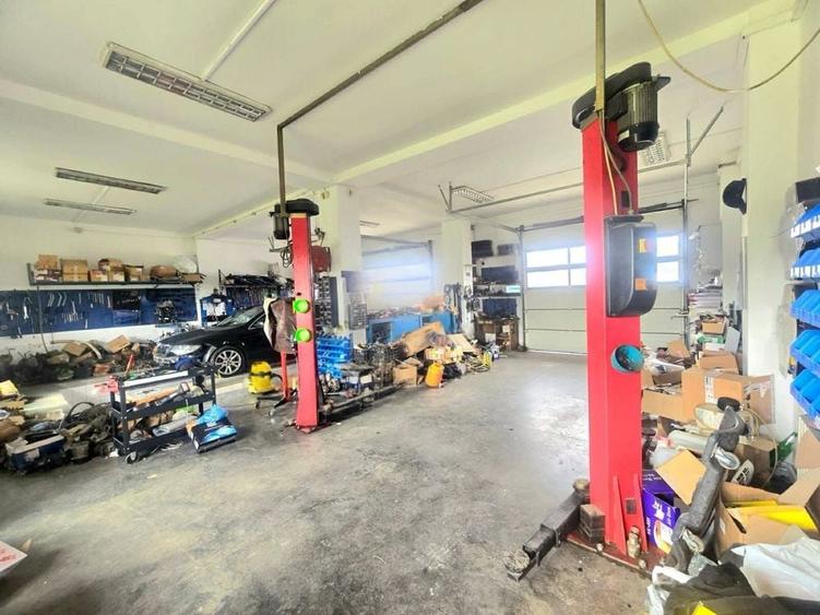 Casă cu 4 camere cu Teren 7773 Mp în Central