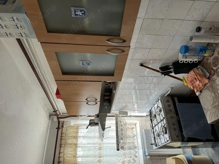 Apartament cu 3 camere decomandat în Caracal