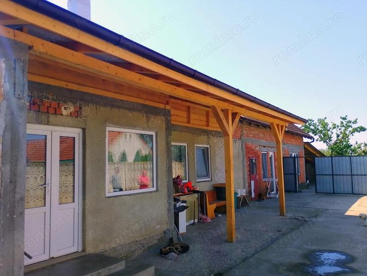 Casă cu 4 camere cu Teren 1800 Mp în Chizătău