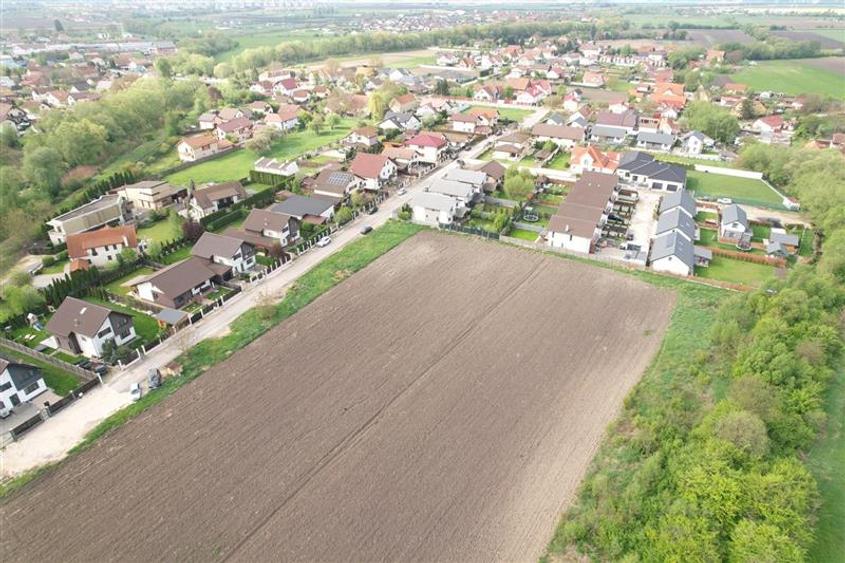 Teren intravilan de 900 mp, în Stupini