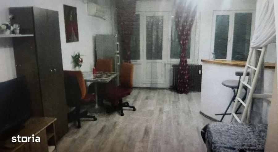 Garsonieră în Titan