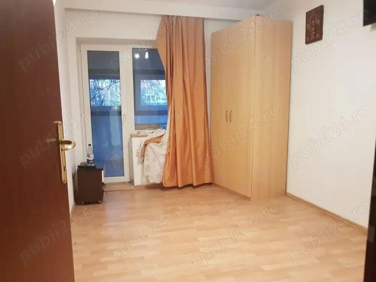 Casă individuală cu 11 camere cu Teren 800 Mp în Titan