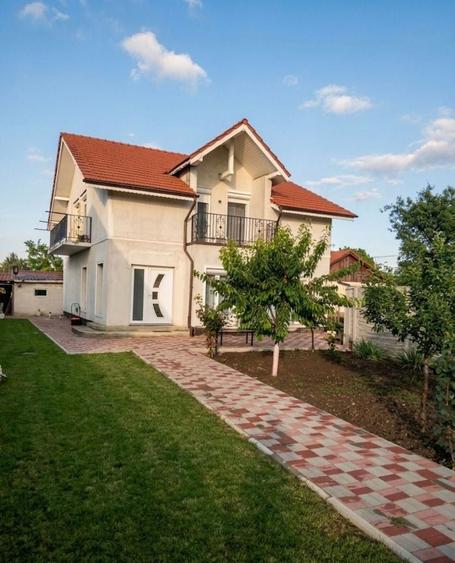 Casă individuală cu 4 camere decomandat cu Canalizare în Parța