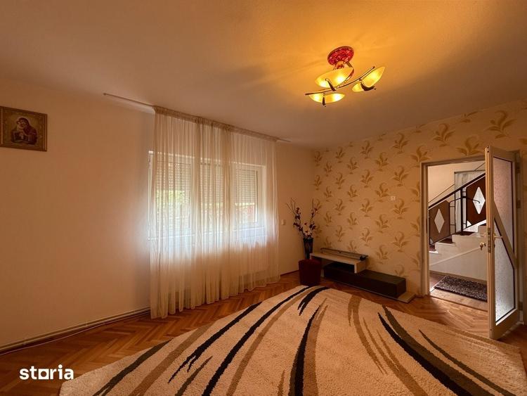 Casă cu 8 camere cu Teren 1300 Mp în Păulești
