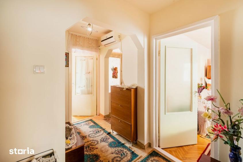 Apartament cu 3 camere decomandat, mobilat în Girocului
