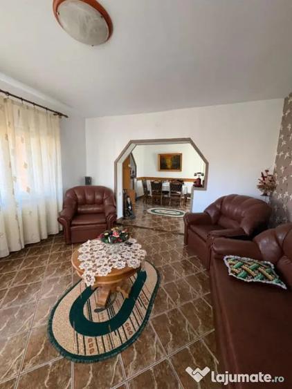 Casă cu 5 camere cu Teren 1600 Mp în Săcălășeni