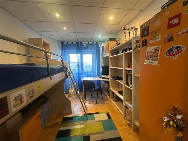Apartament cu 4 camere decomandat, mobilat în Păcurari