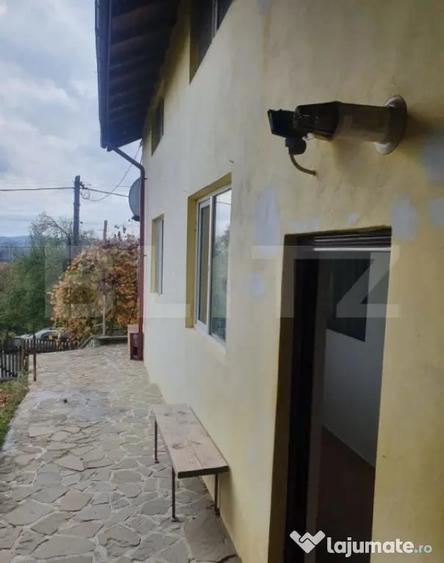 Casă cu 4 camere cu Teren 1500 Mp în Cornu