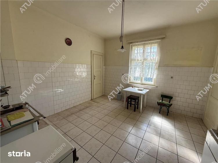 Casă cu 4 camere cu Teren 1000 Mp în Sub Arini