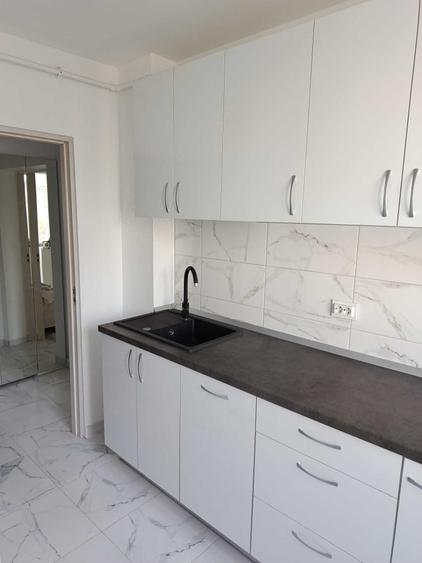 Apartament cu 2 camere semidecomandat în Calea București