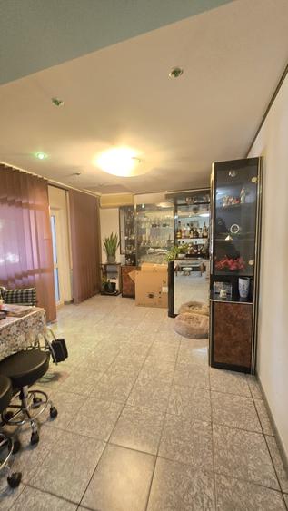 Apartament cu 4 camere semidecomandat în Vitan Mall