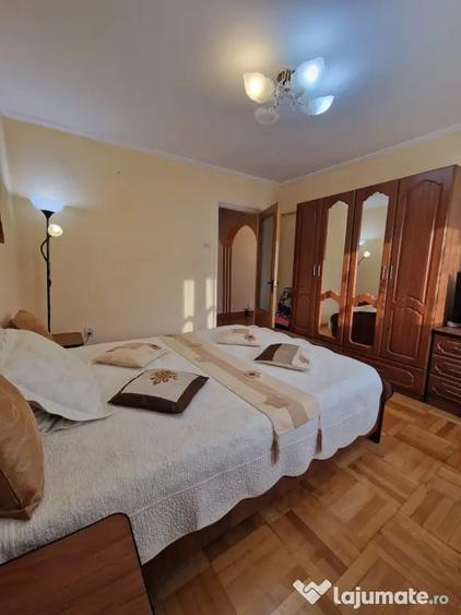 Apartament cu 3 camere decomandat în Vest