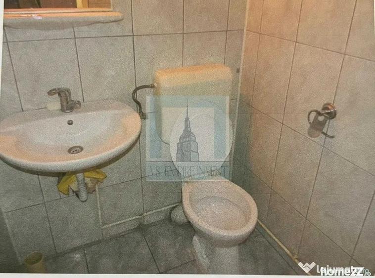 Apartament cu 3 camere decomandat în Calea București