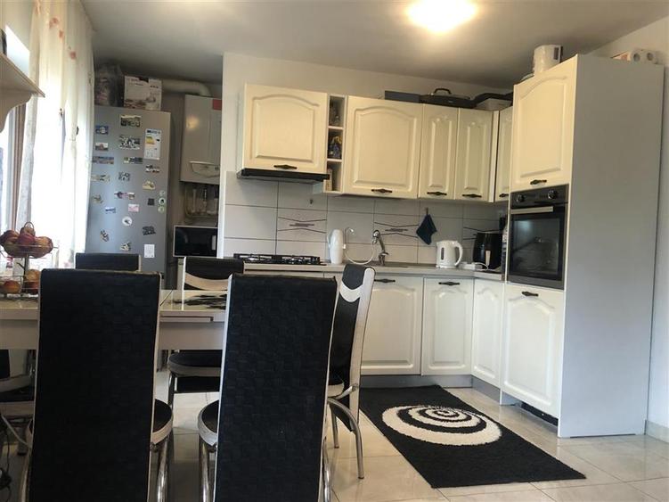 Apartament cu 4 camere decomandat, mobilat în Noua