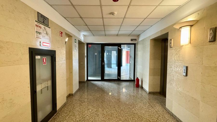 Birou, de 578 mp, în Universitate