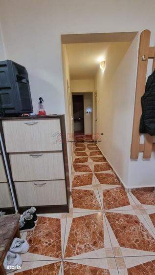 Apartament cu 3 camere, mobilat în Central