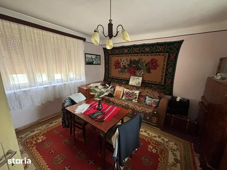 Casă cu 4 camere decomandat cu Teren 2747 Mp în Mândra