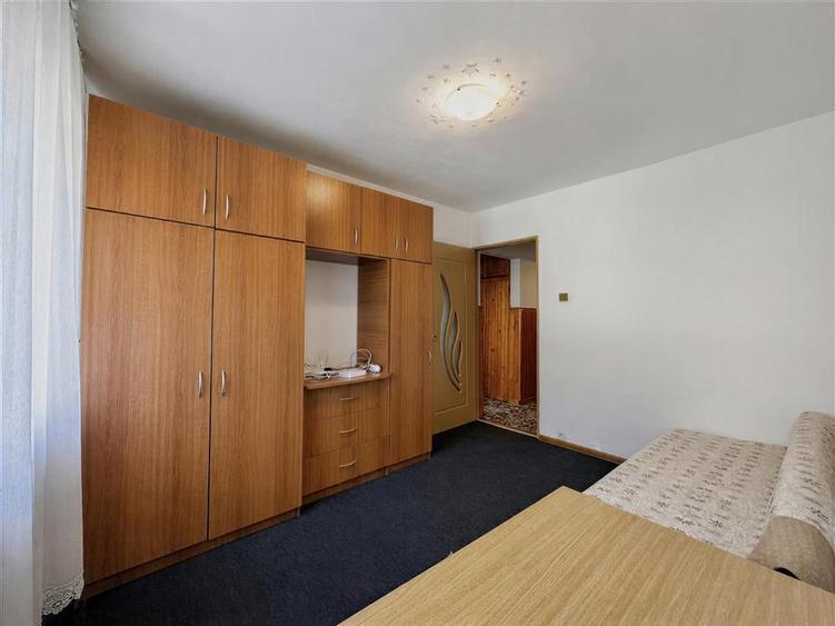 Apartament cu 3 camere decomandat, mobilat în Bartolomeu