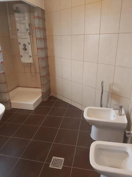 Apartament cu 3 camere decomandat în Exterior Vest