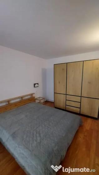 Apartament cu 3 camere decomandat în Exterior Vest
