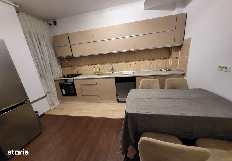 Casă cu 3 camere semidecomandat în Străulești