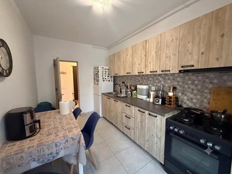 Apartament cu 2 camere decomandat, mobilat în Uverturii