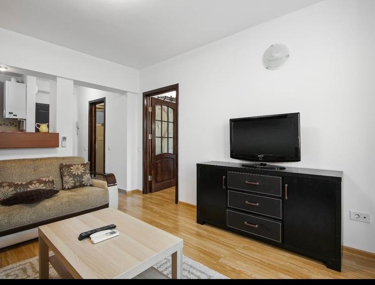 Apartament cu 2 camere semidecomandat, mobilat în P-ța Universității