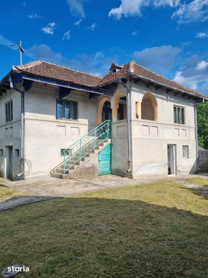 Casă cu 4 camere cu Teren 1500 Mp în Barcanele