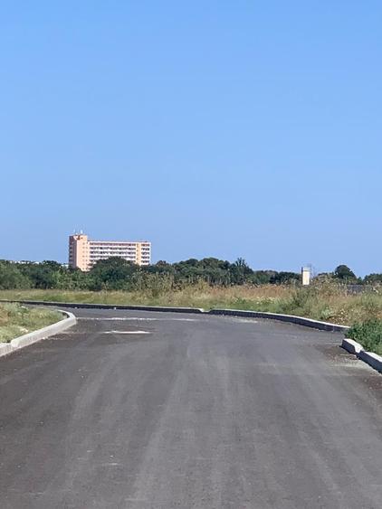Teren Construcții intravilan de 750 mp, în Est