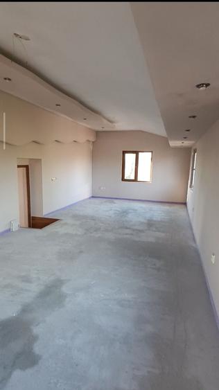 Casă cu 4 camere în Gămănești