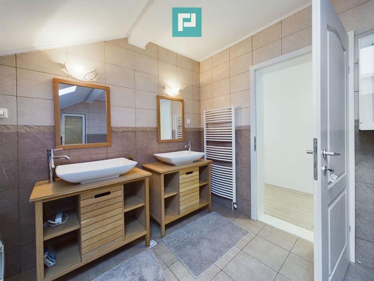 Casă individuală cu 6 camere cu Teren 1810 Mp în Moneasa
