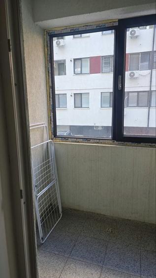 Garsonieră decomandată în Roșu