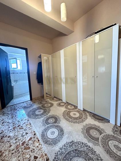 Apartament cu 3 camere decomandat, mobilat în Florești