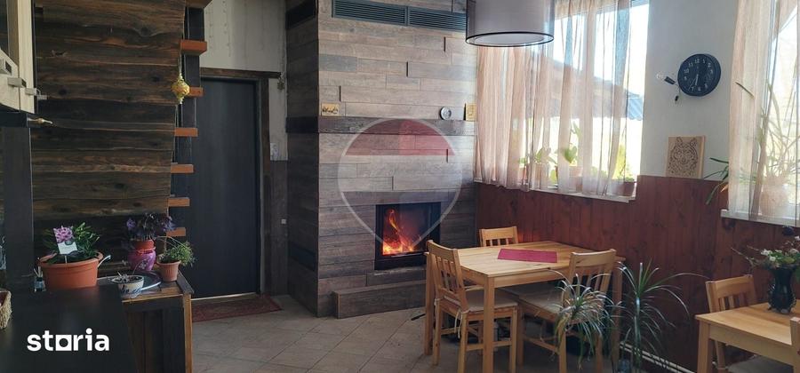 Casă cu 6 camere cu Teren 2000 Mp în Central