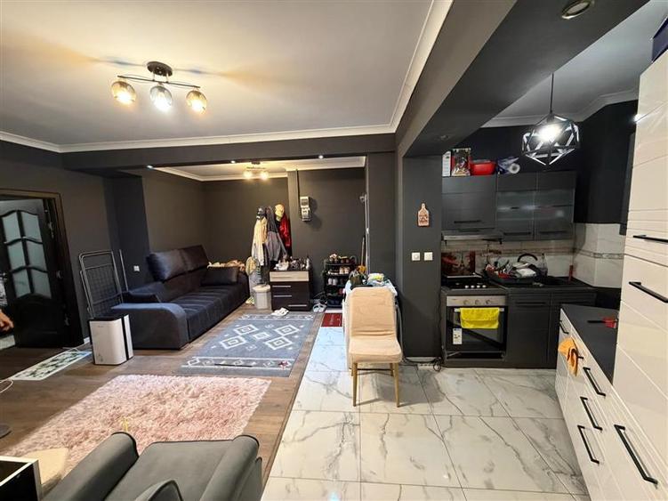 Apartament cu 2 camere semidecomandat în Universitate