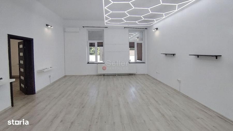 Apartament cu 4 camere decomandat în Centrul Istoric