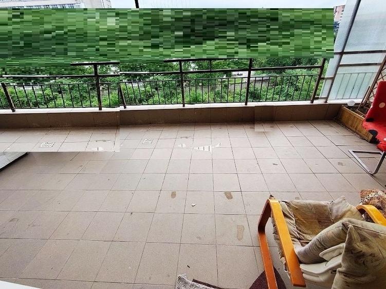 Apartament cu 3 camere semidecomandat, mobilat în Zorilor