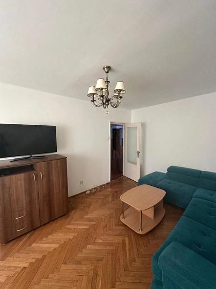 Apartament cu 3 camere decomandat, mobilat în Sud