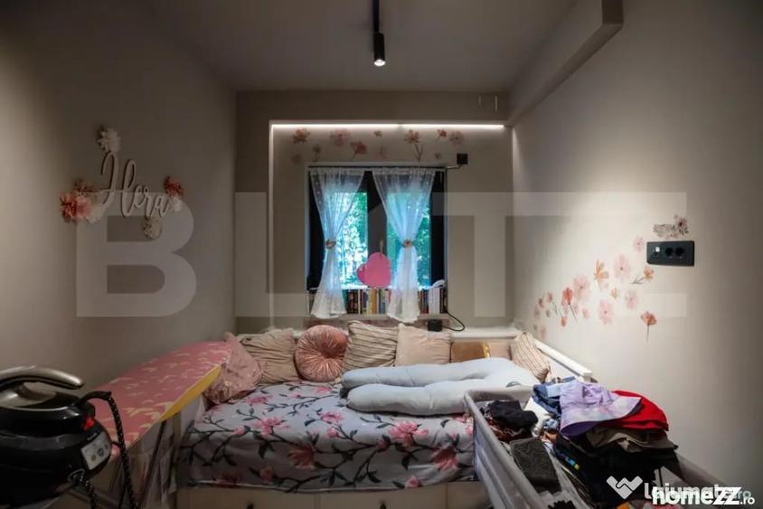 Apartament cu 4 camere decomandat în Est