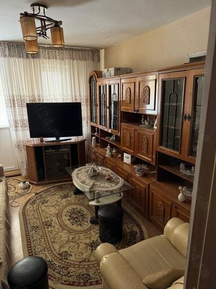 Apartament cu 3 camere decomandat în Caracal