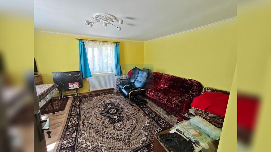 Casă cu 2 camere cu Teren 1457 Mp în Vest